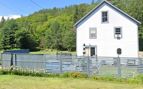 Newly Refreshed 3 BR, 2 Bath, Sleeps 8