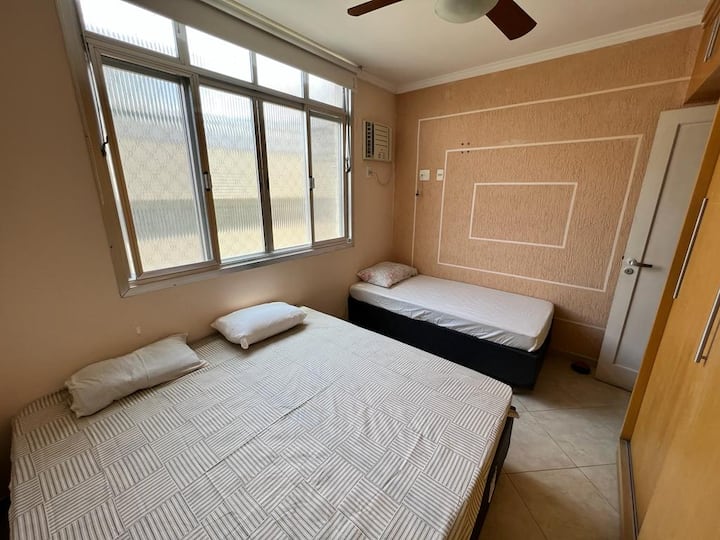 Chumba cha 1 cha kulala - Kitanda aina ya King (kinachoweza kubadilishwa) + kitanda cha mtu mmoja