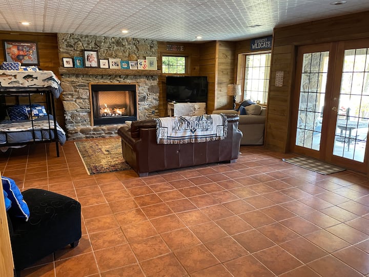 DOWNSTAIRS LIVING AREA (FIREPLACE)