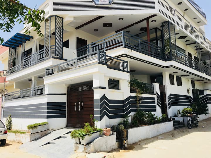 Wht On Rent In Pakistan White Villa | Family Stay – Ozizza Suites - Villas for Rent in Karachi ...