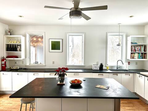 Quiet Contemporary Farmhouse