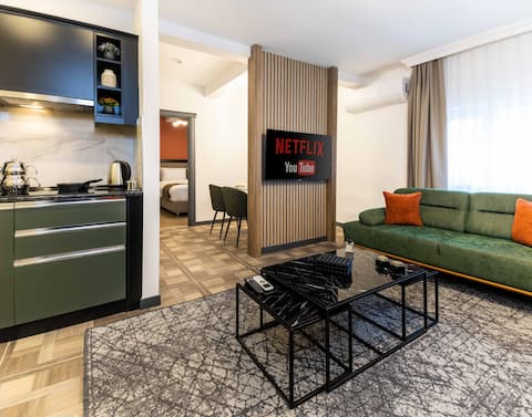 1 Bedroom Lux Suite in Center