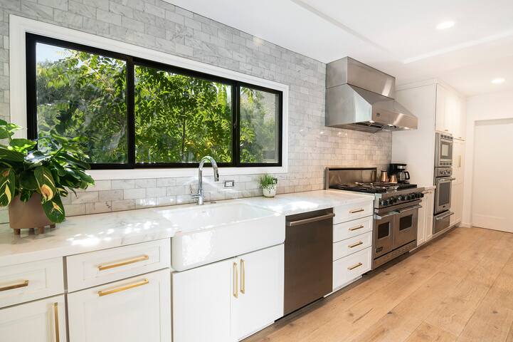 Gorgeous home in Hollywood! gallery image 3