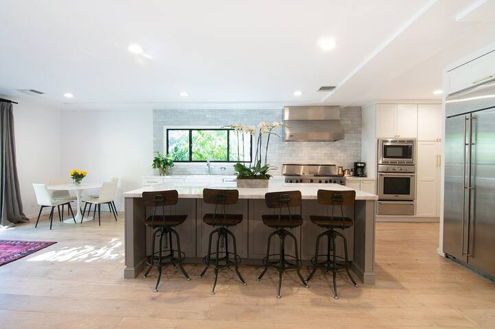 Gorgeous home in Hollywood! gallery image 4