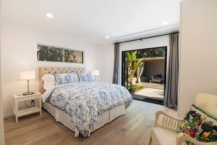 Gorgeous home in Hollywood! gallery image 5