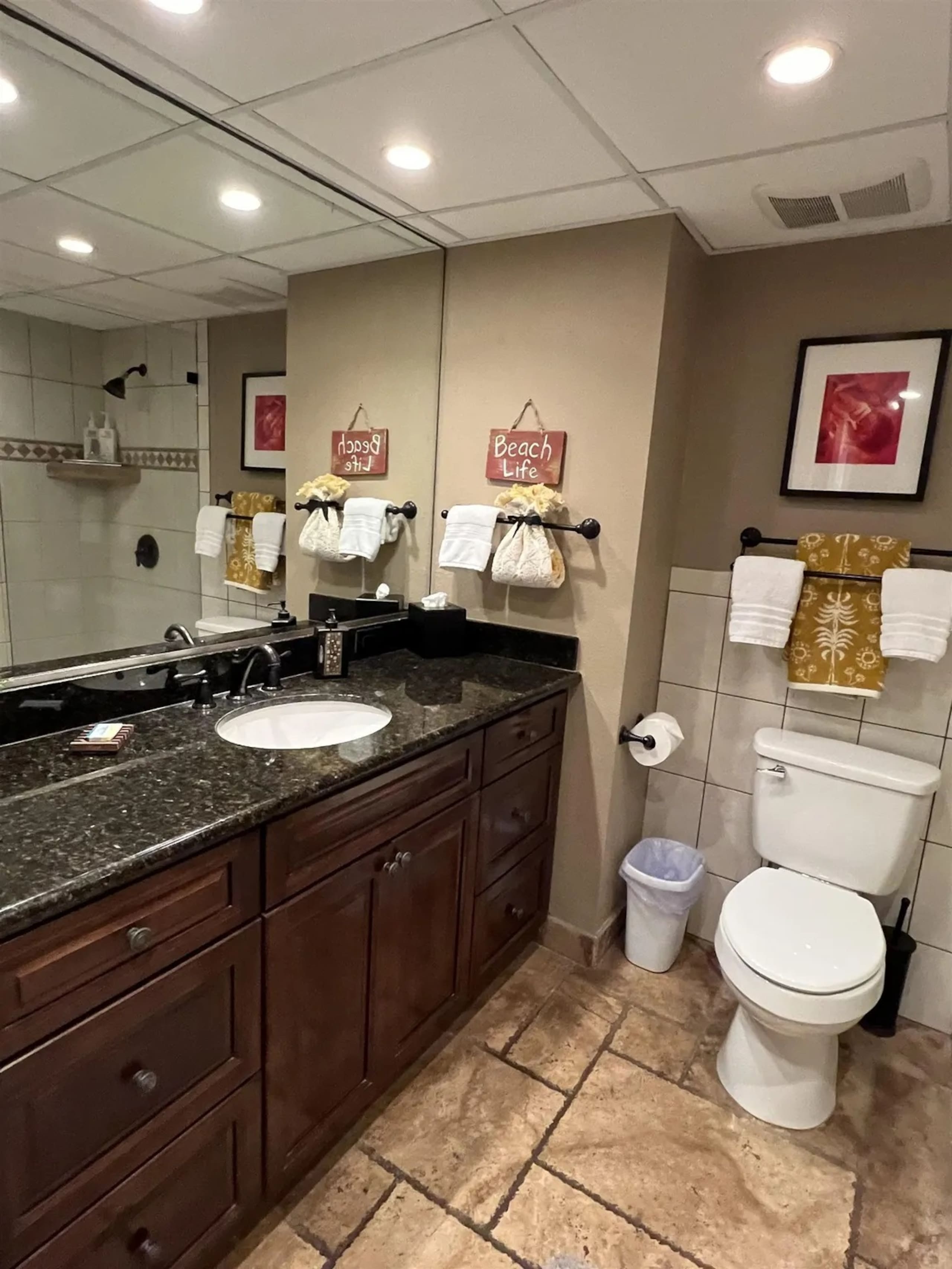 Condo in Lahaina · ★4.9 · 1 bedroom · 3 beds · 1 bath - Image 16