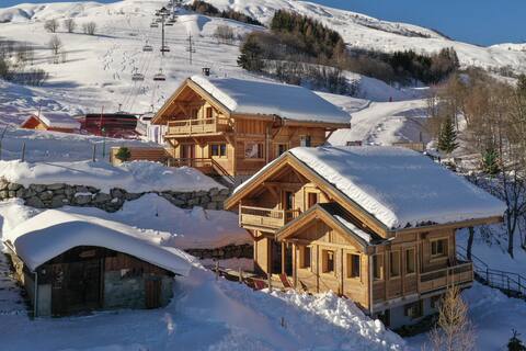 L'Etoile Polaire chalet standing at the foot of the slopes