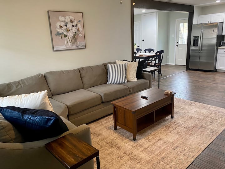 DFW Central Modern Farmhouse minutes from Airport Houses for Rent in