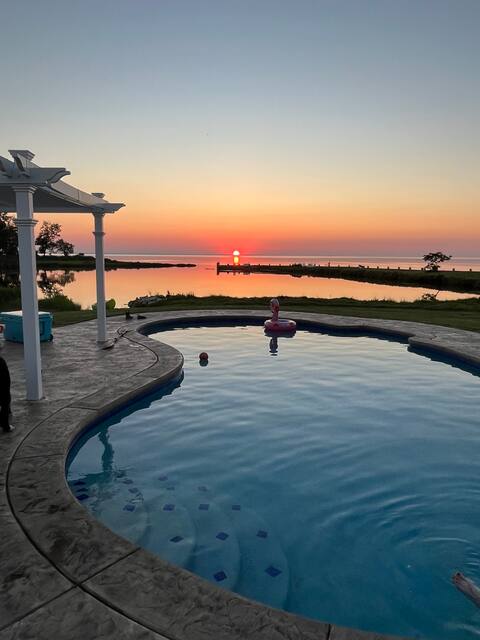 Peaceful waterside retreat