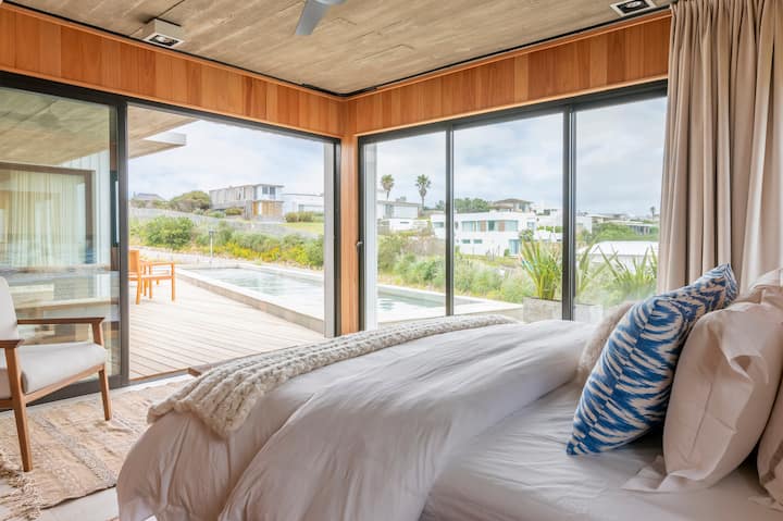 Suite principal en el segundo nivel, cama tamaño king