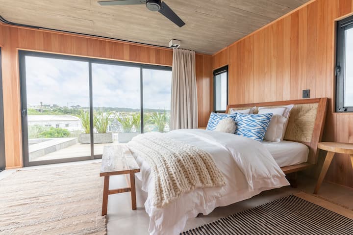 Suite principal en el segundo nivel, cama tamaño king