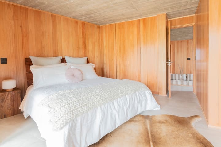 Huésped en suite 1 en el nivel inferior con cama queen