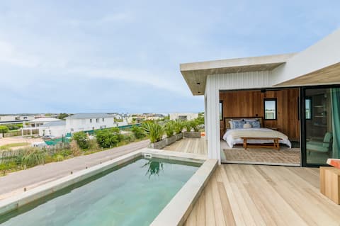 Stunning Modern Jose Ignacio Pool Sauna & Steam