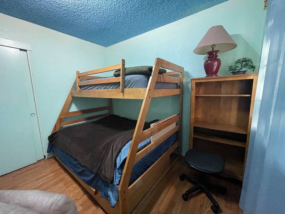 Airbnb #1 Cozy Room at Gentry-bunk bed