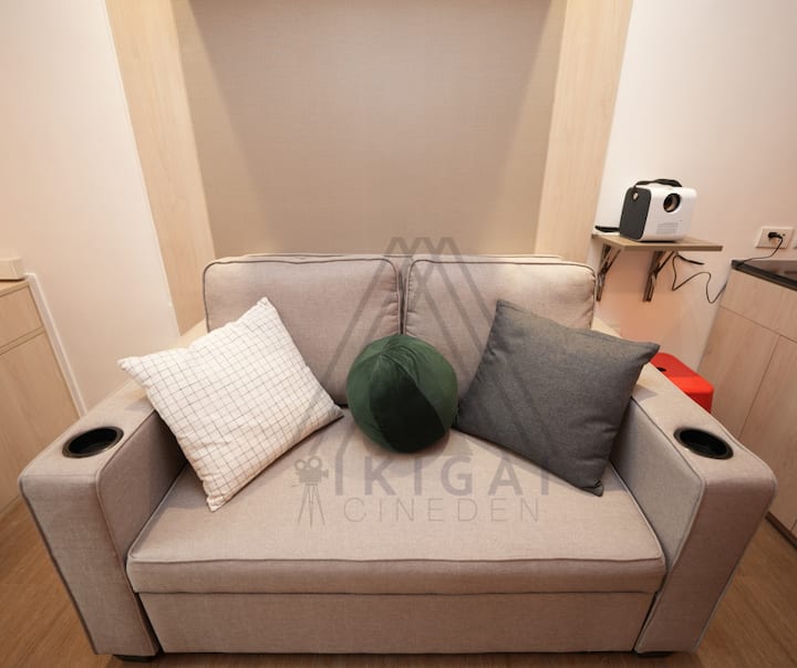 Sofa Bed / Director's Lounge