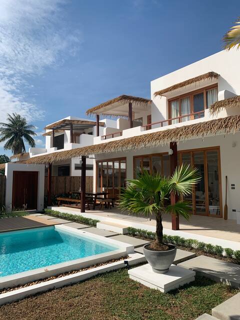 Luxury Architect Villa next to Beach large Groups