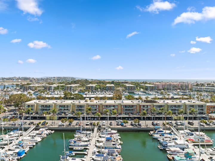 Modern Sunny Condo Venice Beach Apartments for Rent in Marina del Rey, California, United