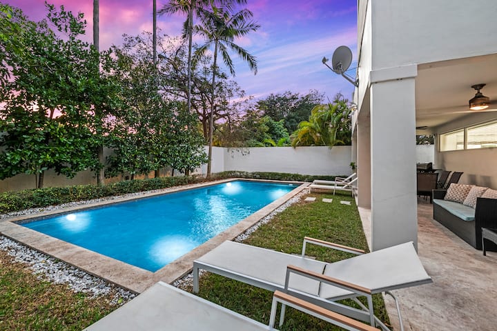 Exquisite 6br/3.5bbth Villa - Miami, FL