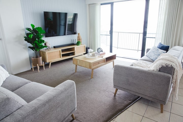 Golden Beach Penthouse Apartment - Caloundra