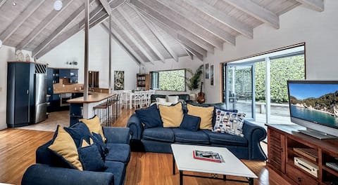 Spacious & elegant beach house