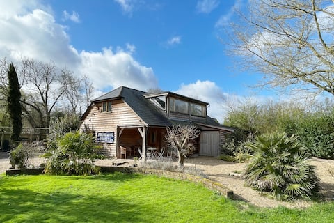 Top performing Airbnb: The Old Garage, Romsey Countryside Cottage. in Test Valley