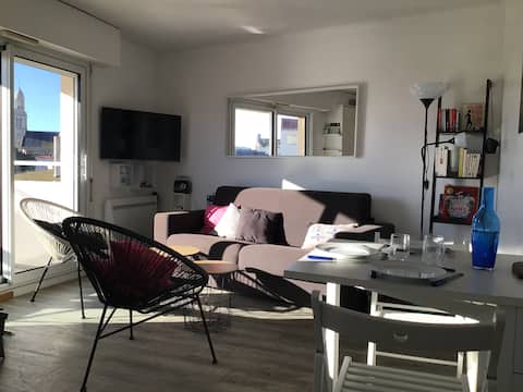 Successful Airbnb property: La Vie en Rose, 2-bedroom apartment in the heart of the city in Saint Gilles Croix De Vie