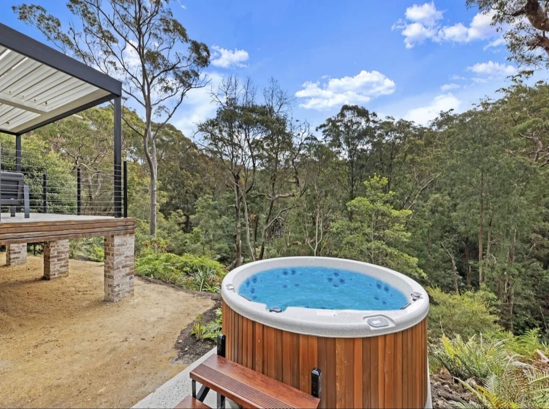 Stunning Peaceful Holiday Haven set on acreage with nearby Waterfall and Jacuzzi