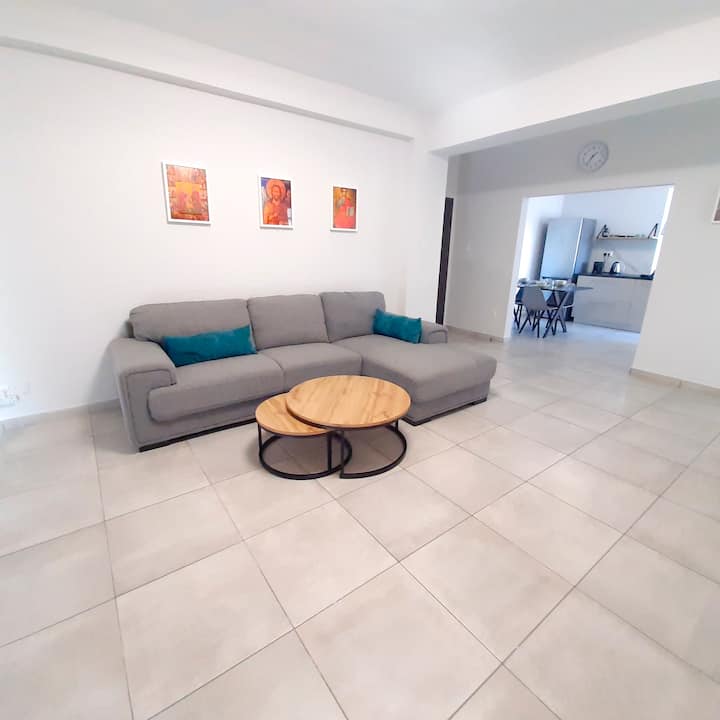 Sea Breeze Central, 2bed, Sleeps 4, Wi-fi, Sat Tv - Limassol