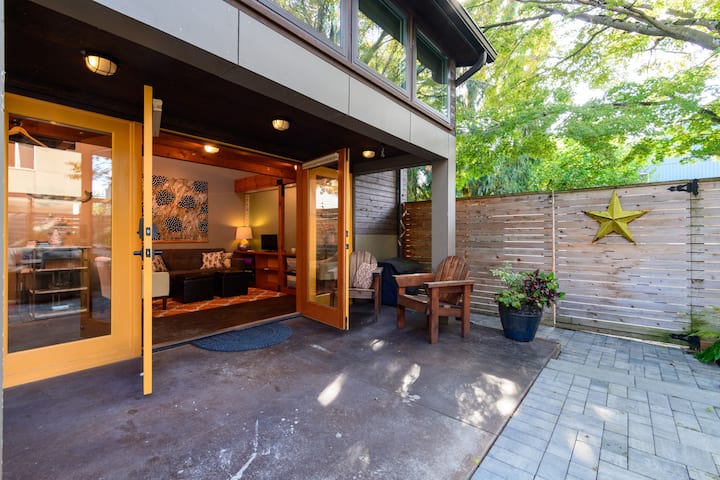 Little House Living in Ballard - Tiny houses for Rent in Seattle,  Washington, United States - Airbnb