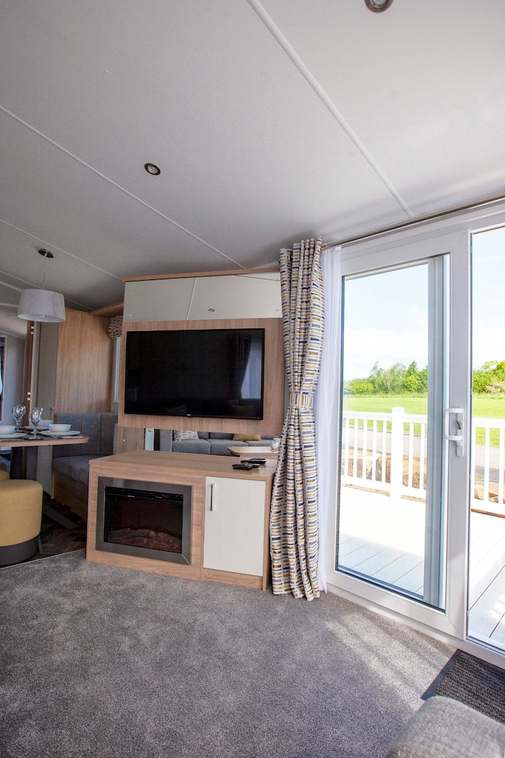 Luxury Castleton Caravan. - Clitheroe