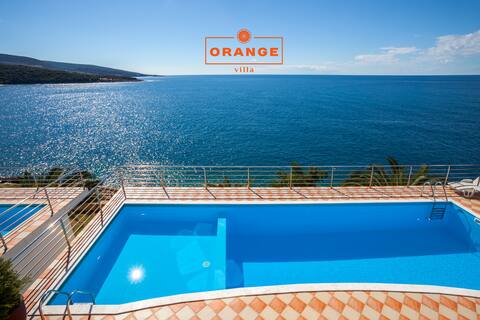 Orange Villa: 7-bedroom villa with a private pool