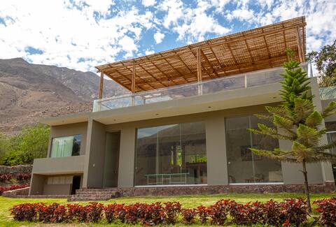 Santa Rosa de Quives House with Exclusive Areas