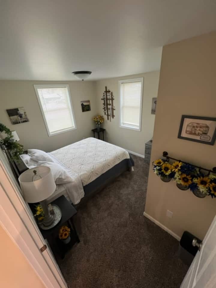 Მთავარი სართული "ქარის წისქვილის ოთახი" - საწოლი 152 × 203 სმ - საწოლი 152 × 203 სმ