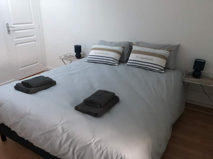 Chambre Double Bords de Mer 
1 кревет од 160
Нови душеци и пружини - француска изработка