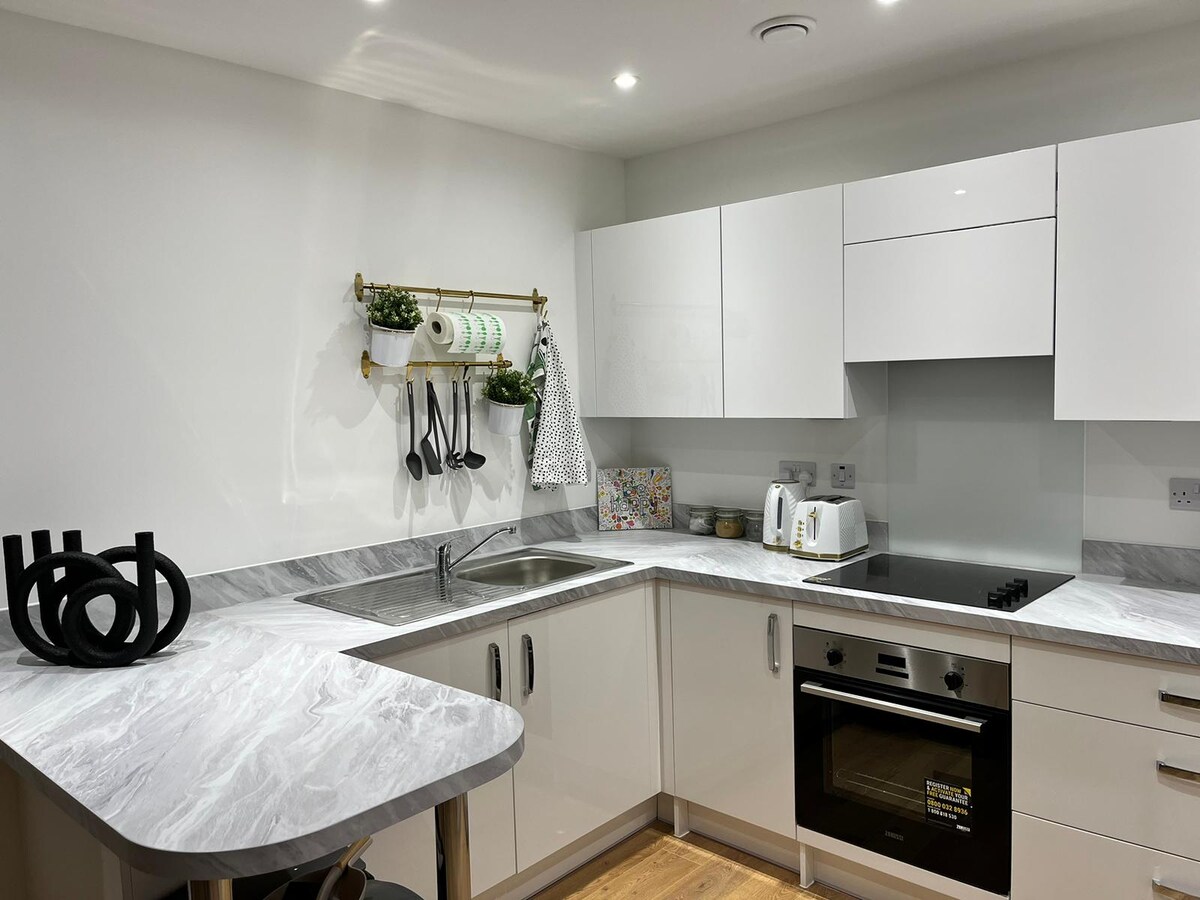 Popular Airbnb listing: Entire Apartment in Thurrock, Grays in Stone