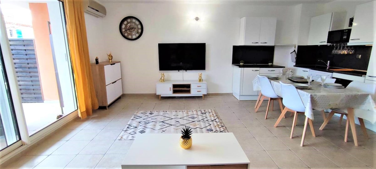 Propriété Airbnb réussie: 45 m2 2-room apartment 100 m from the sea and shops à Martigues