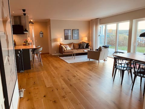 State-of-the-art and stylish house by the lake Bunn