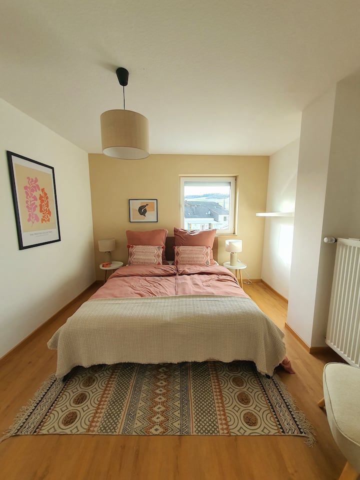 Kolmannessa kerroksessa on kaksi makuuhuonetta.