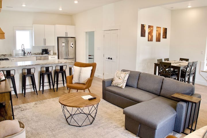 Sokno Townhome ~ Walk To Food & Drink + Riverfront - Knoxville, TN