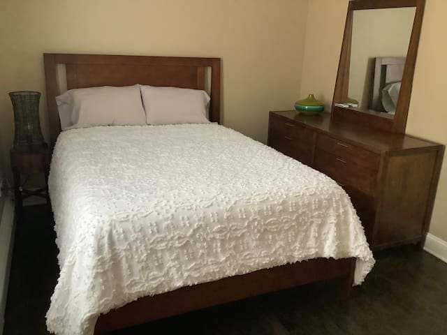 Beautiful space in NW Chicago gallery image 2