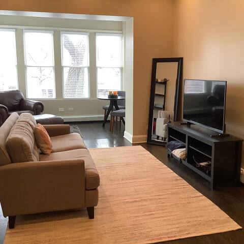 Beautiful space in NW Chicago gallery image 4