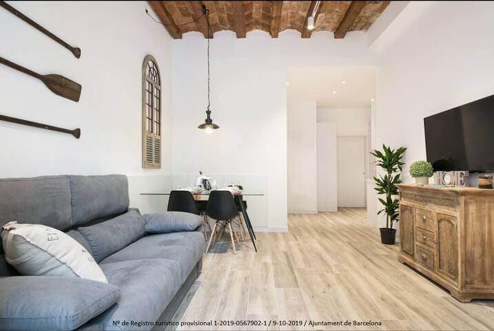 Catalonia Square Terrace & 5 bathrooms 5BD-5BTH gallery image 4