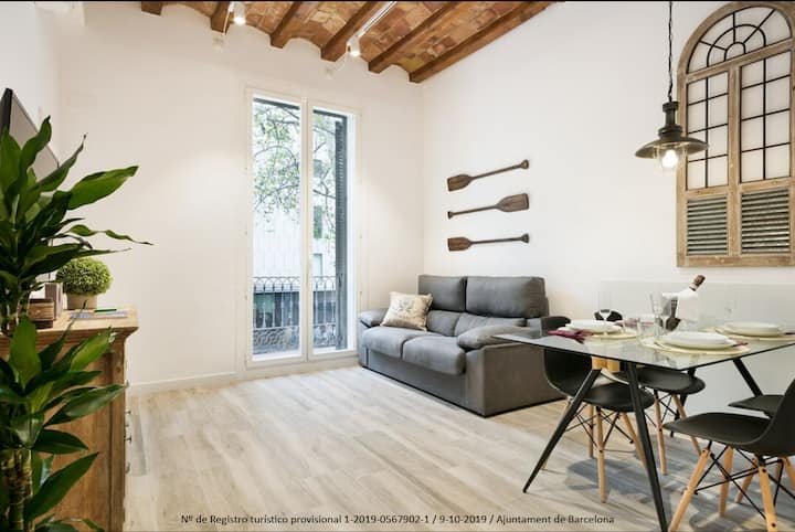 Catalonia Square Terrace & 5 Bathrooms 5bd-5bth - Barcelona