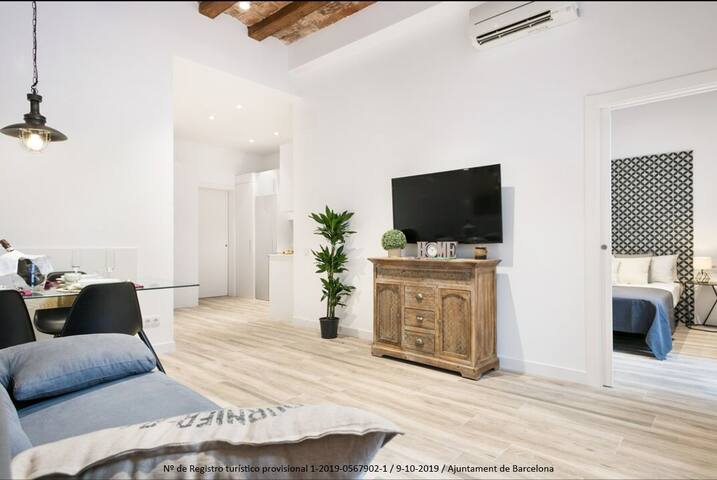 Catalonia Square Terrace & 5 bathrooms 5BD-5BTH gallery image 5