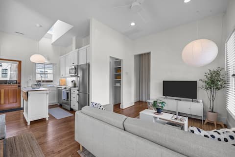 Top Airbnb: Light-filled Flat, Walkable, Downtown Raleigh in South Park