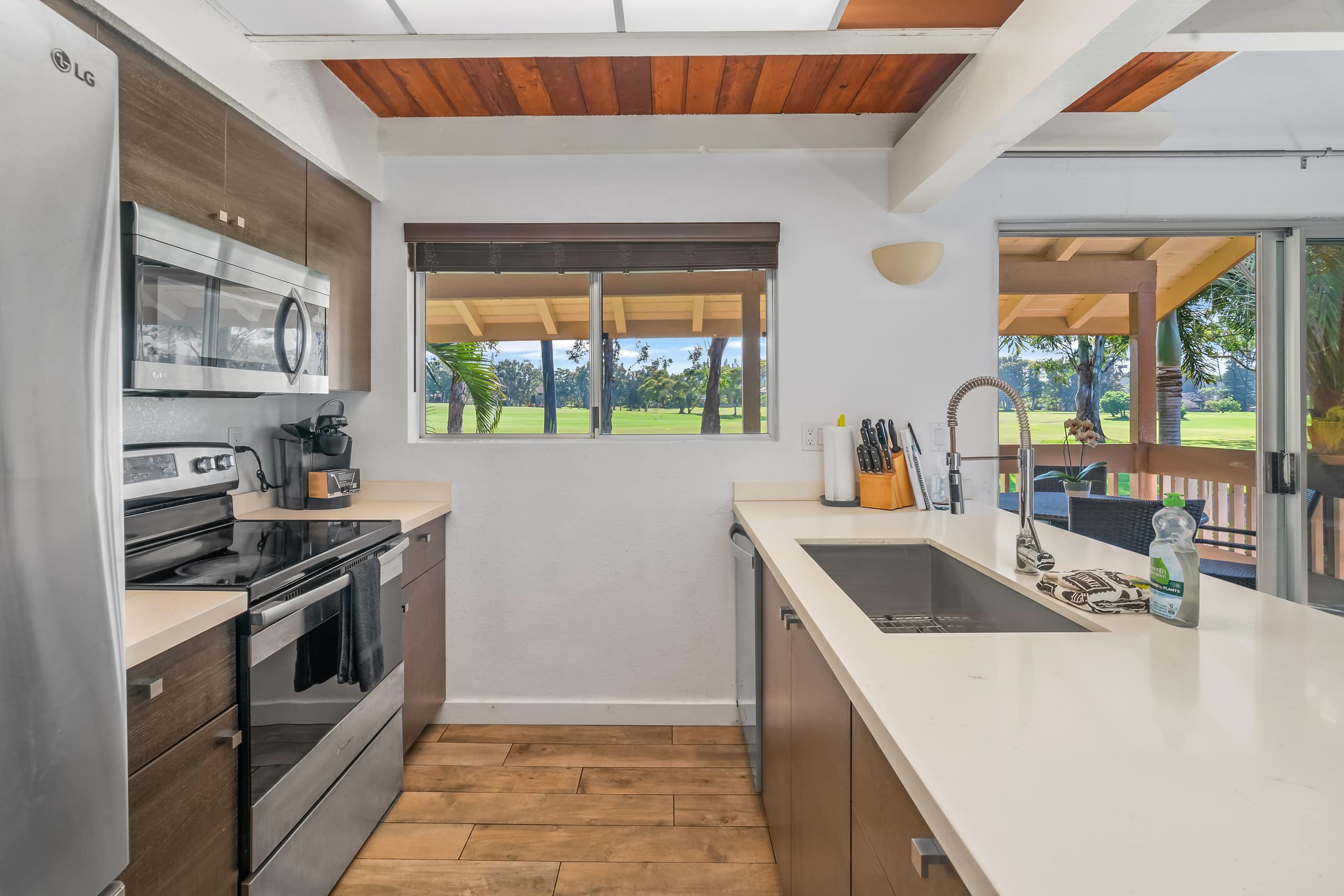 Bright & Airy Home: Waterfall View, Pool & AC - Image 3