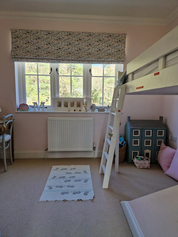 ห้องนอน 3 พร้อมเตียงสองชั้นเดี่ยว