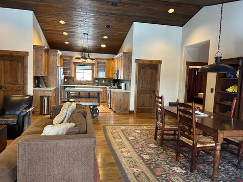 Quaint 4 bedroom house in the woods.