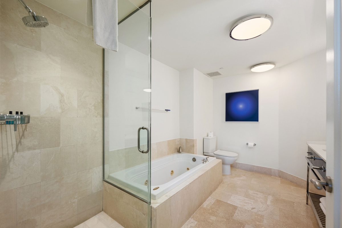 Fontainebleau Resort Suite