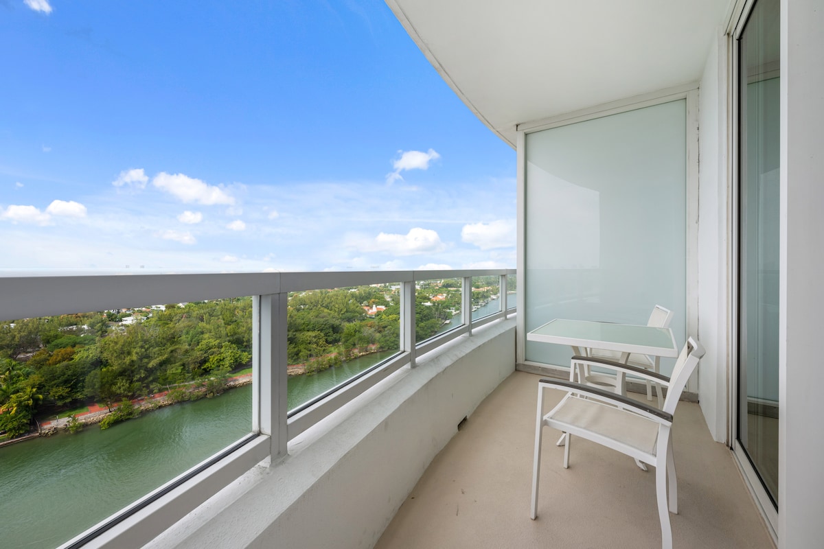 Fontainebleau Resort Suite